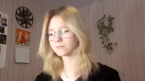 Snapshot of novellahartig chatting on February 19, 2:13 pm Sari It is my first day online show from February 19, 2:13 pm