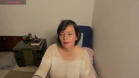 nuit_rose online show from September 17, 1:51 am