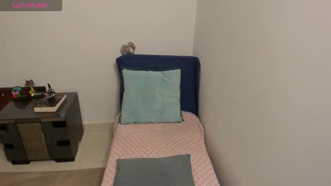 nuit_rose online show from October 15, 2:33 am