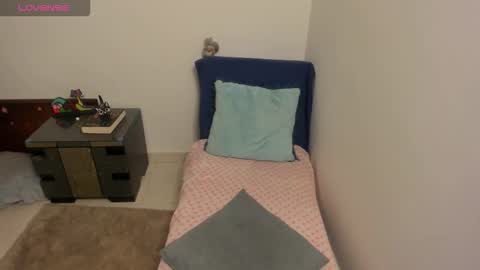 nuit_rose online show from October 19, 2:12 am