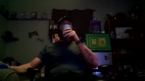 Snapshot of number1dad_ chatting on February 15, 5:19 am Awwwww Hey Sweetie Pies. Welcome To The Sweetie Pie Lounge. Enjoy The Dad-Cast. SweetCorny Fun-loving Dad Talk. online show from February 15, 5:19 am