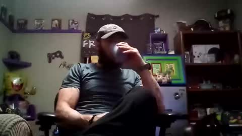 Snapshot of number1dad_ chatting on March 1, 10:31 pm Awwwww Hey Sweetie Pies. Welcome To The Sweetie Pie Lounge. Enjoy The Dad-Cast. SweetCorny Fun-loving Dad Talk. online show from March 1, 10:31 pm