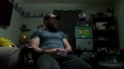 Snapshot of number1dad_ chatting on September 15, 3:39 am Awwwww Hey Sweetie Pies. Welcome To The Sweetie Pie Lounge. Enjoy The Dad-Cast. SweetCorny Fun-loving Dad Talk. online show from September 15, 3:39 am
