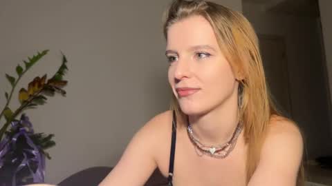 nura_foxx online show from February 13, 2:07 am