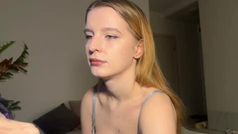 nura_foxx online show from February 17, 1:35 am