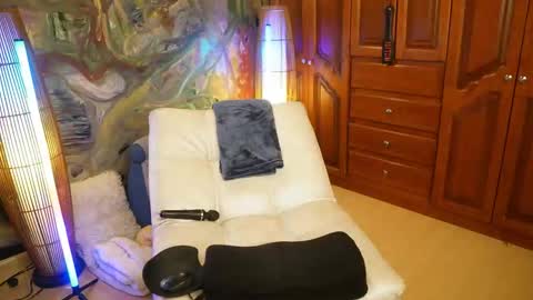 Snapshot of nurse_squirt chatting on February 5, 2:05 am Claudia online show from February 5, 2:05 am