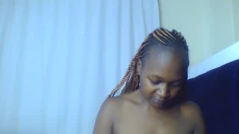 nutgal online show from April 6, 8:04 am