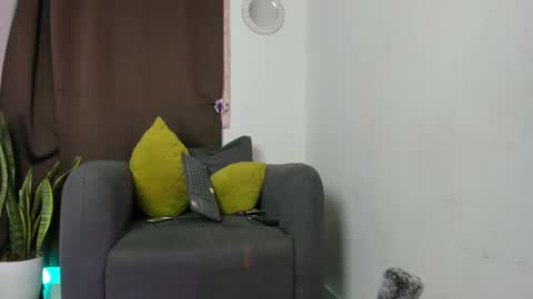 Snapshot of nyalgasai1 chatting on May 6, 12:41 am Nia online show from May 6, 12:41 am