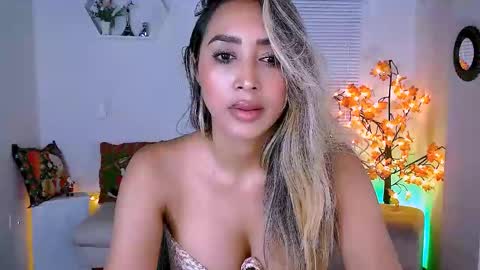 Nycole online show from December 19, 2:34 am