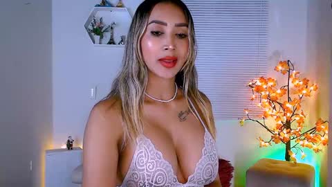 Nycole online show from December 21, 2:09 am