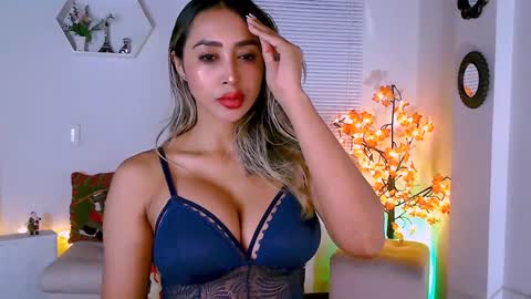 Nycole online show from December 21, 11:34 pm