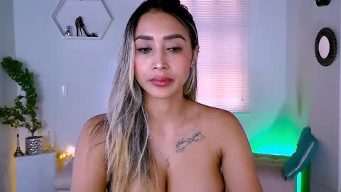 Nycole online show from January 13, 8:37 pm