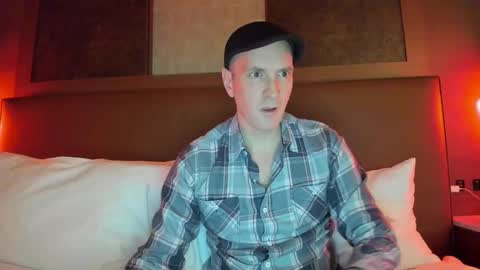 Snapshot of nyhudsonvalleyfun chatting on January 7, 5:01 am HudsonValleyNYfun online show from January 7, 5:01 am