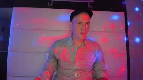 Snapshot of nyhudsonvalleyfun chatting on December 17, 8:26 pm HudsonValleyNYfun online show from December 17, 8:26 pm