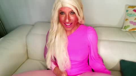 Snapshot of nylonbreanna chatting on October 21, 1:39 am Breanna Rae online show from October 21, 1:39 am