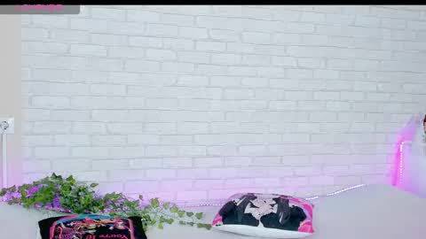 Kat online show from December 5, 9:18 am