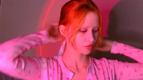 nyra_thira online show from October 13, 6:19 pm