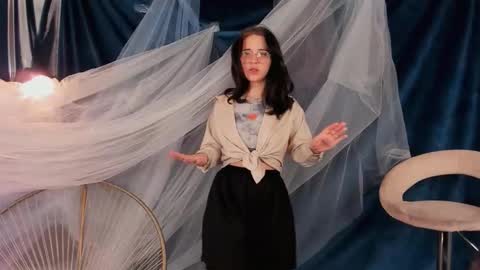 Mia online show from January 7, 7:11 am