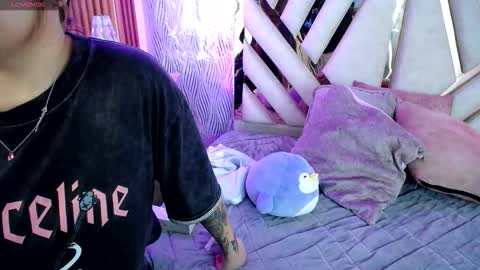 Alex   .    online show from February 3, 1:04 am