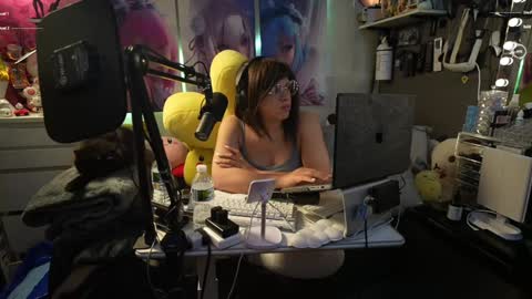 Snapshot of nyxraven chatting on December 17, 10:22 pm NyxRaven online show from December 17, 10:22 pm