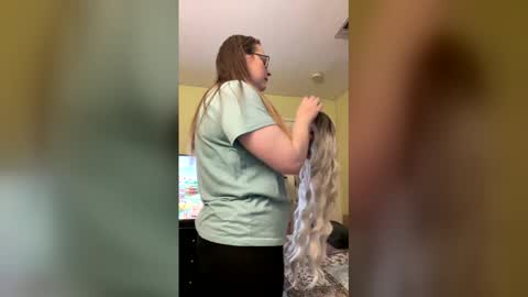 Snapshot of o0heaven0o chatting on January 7, 9:23 am VegasGirl online show from January 7, 9:23 am