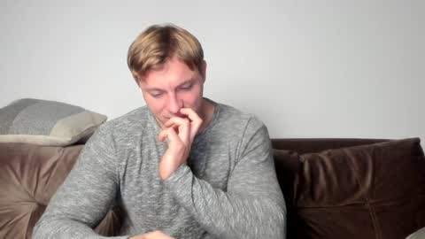 Snapshot of o_r_b_i_t chatting on December 9, 4:47 pm o_r_b_i_t online show from December 9, 4:47 pm