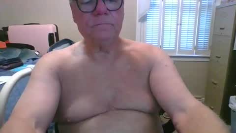 Snapshot of obx4sunanfun60 chatting on May 13, 10:45 am obx4sunanfun60 online show from May 13, 10:45 am