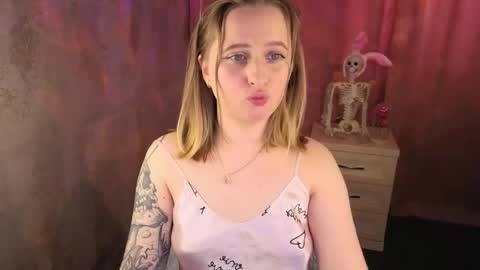 Snapshot of ocean_eyes_bb chatting on May 18, 12:55 pm Lili 3 online show from May 18, 12:55 pm