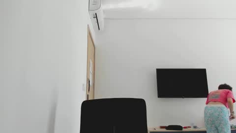 Snapshot of octopussy69x chatting on February 11, 8:19 am Evie online show from February 11, 8:19 am