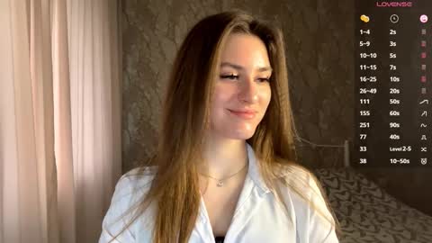 Mia online show from December 3, 9:07 am