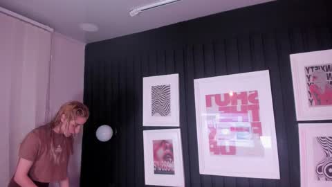 Ana  online show from February 4, 10:43 am