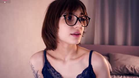 Thea online show from November 17, 7:08 pm