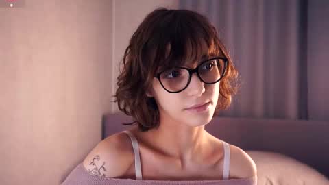 Thea online show from December 5, 6:37 pm