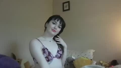 Snapshot of odetteraine chatting on February 4, 7:31 pm Odette online show from February 4, 7:31 pm