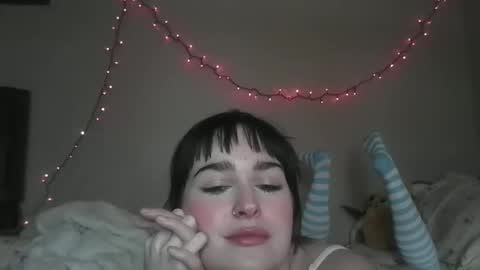 Snapshot of odetteraine chatting on February 24, 4:16 pm Odette online show from February 24, 4:16 pm