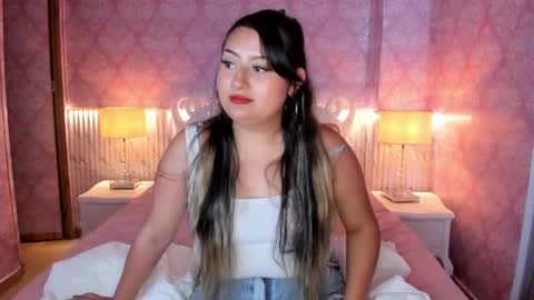 Mia online show from May 25, 7:20 pm