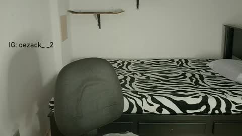 Snapshot of oezack__ chatting on April 12, 6:29 am Zack online show from April 12, 6:29 am