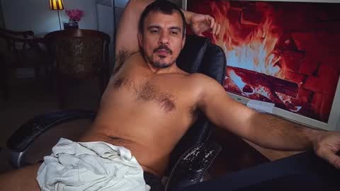 Snapshot of officeman7 chatting on December 8, 8:15 pm officeman7 online show from December 8, 8:15 pm