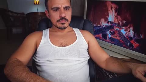 Snapshot of officeman7 chatting on December 27, 5:37 pm officeman7 online show from December 27, 5:37 pm