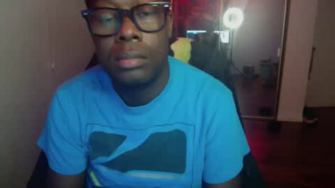 Snapshot of officialmoneyxxx chatting on December 5, 3:59 am Money online show from December 5, 3:59 am