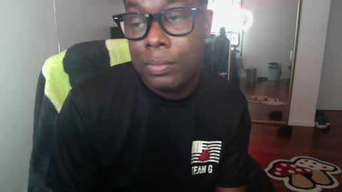 Snapshot of officialmoneyxxx chatting on December 6, 4:38 pm Money online show from December 6, 4:38 pm