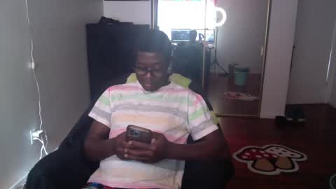 Snapshot of officialmoneyxxx chatting on December 13, 7:32 pm Money online show from December 13, 7:32 pm