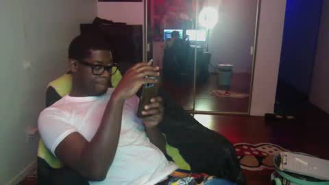 Snapshot of officialmoneyxxx chatting on December 14, 12:44 pm Money online show from December 14, 12:44 pm