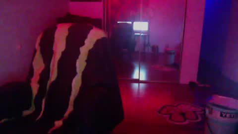 Snapshot of officialmoneyxxx chatting on December 17, 11:17 am Money online show from December 17, 11:17 am