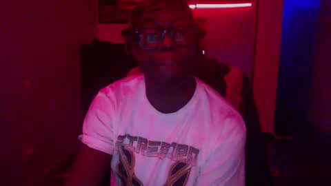 Snapshot of officialmoneyxxx chatting on December 20, 4:42 am Money online show from December 20, 4:42 am