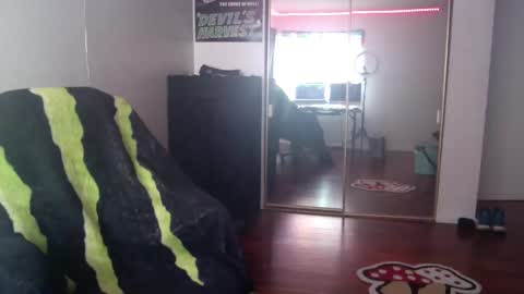 Snapshot of officialmoneyxxx chatting on December 21, 7:27 pm Money online show from December 21, 7:27 pm