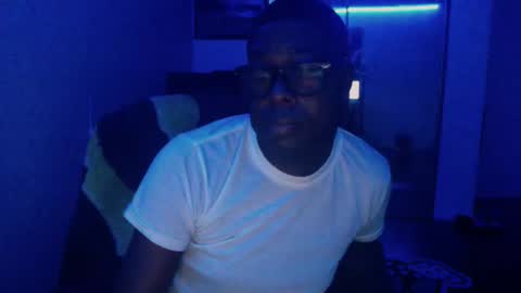 Snapshot of officialmoneyxxx chatting on December 22, 12:05 pm Money online show from December 22, 12:05 pm