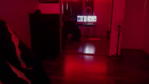 Snapshot of officialmoneyxxx chatting on October 24, 5:53 pm Money online show from October 24, 5:53 pm