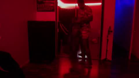 Snapshot of officialmoneyxxx chatting on October 30, 11:44 am Money online show from October 30, 11:44 am