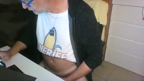 Snapshot of ofmtfs10 chatting on March 20, 10:47 pm ofmtfs10 online show from March 20, 10:47 pm